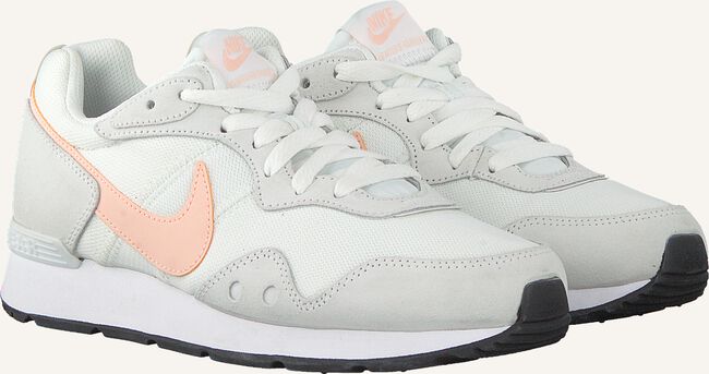 Witte NIKE Lage sneakers VENTURE RUNNER WMNS Witte NIKE Lage sneakers VENTURE RUNNER WMNS - large