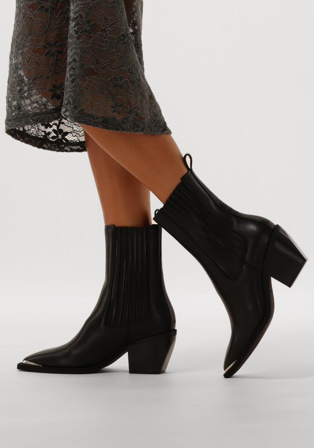 Zwarte NUBIKK Enkellaarsjes LIV LOUA - large