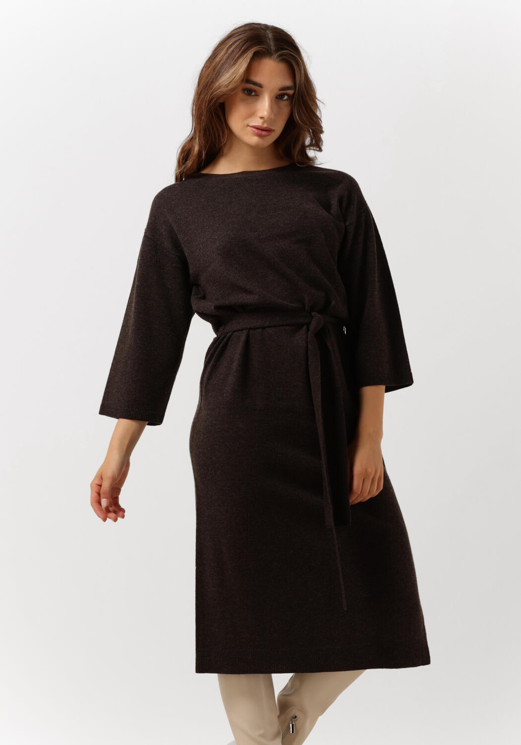 Bruine KNIT-TED Midi jurk CATRIONA DRESS | Omoda