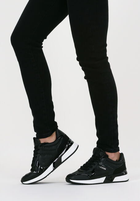 Zwarte GUESS Lage sneakers MAYBEL Zwarte GUESS Lage sneakers MAYBEL - large