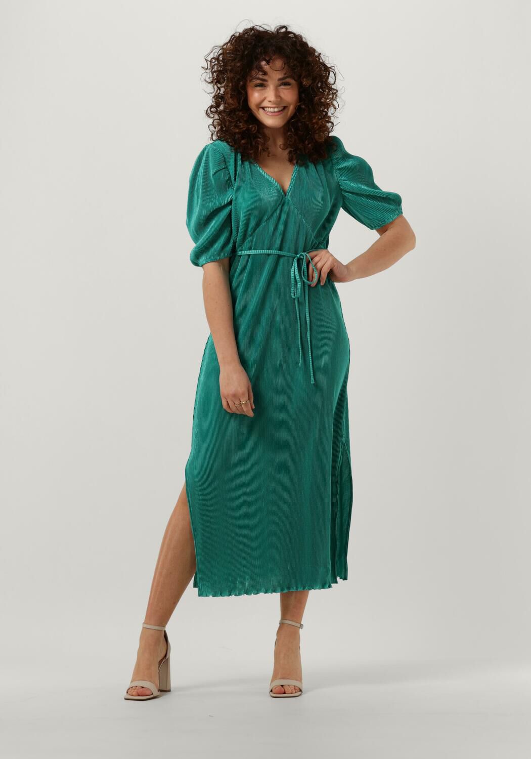 Groene FREEBIRD Midi jurk GAYLA Omoda