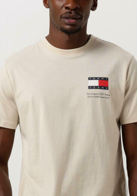 Beige TOMMY JEANS T-shirt TJM SLIM ESSENTIAL FLAG TEE - large