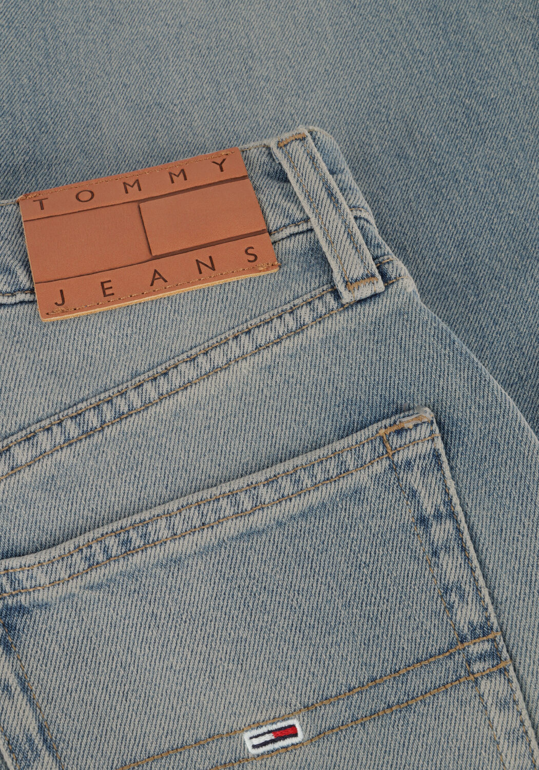 Lichtblauwe TOMMY JEANS Wide jeans DETSY MD LS DH6112 - large