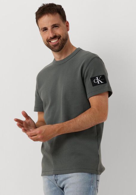 Grijze CALVIN KLEIN T-shirt BADGE WAFFLE TEE - large