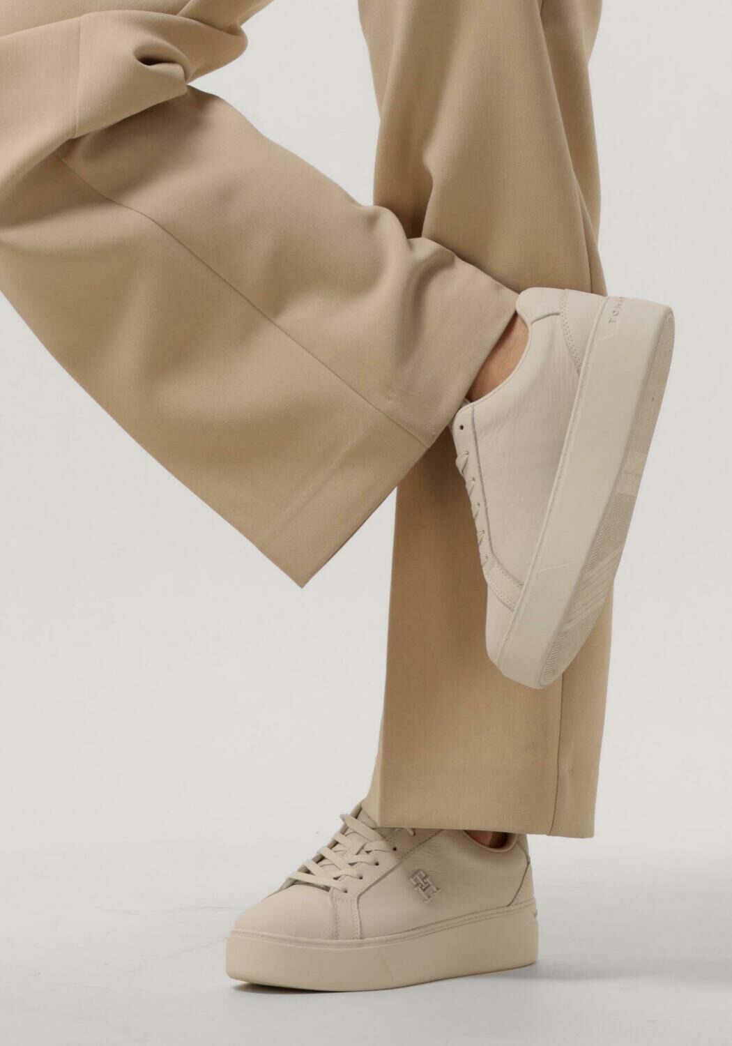 Beige TOMMY HILFIGER Lage sneakers PLATFORM COURT - large