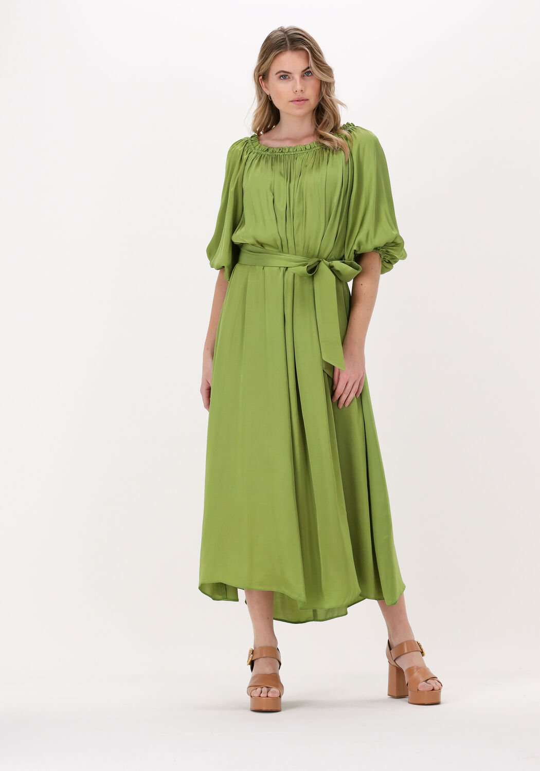 Omoda jurk deals
