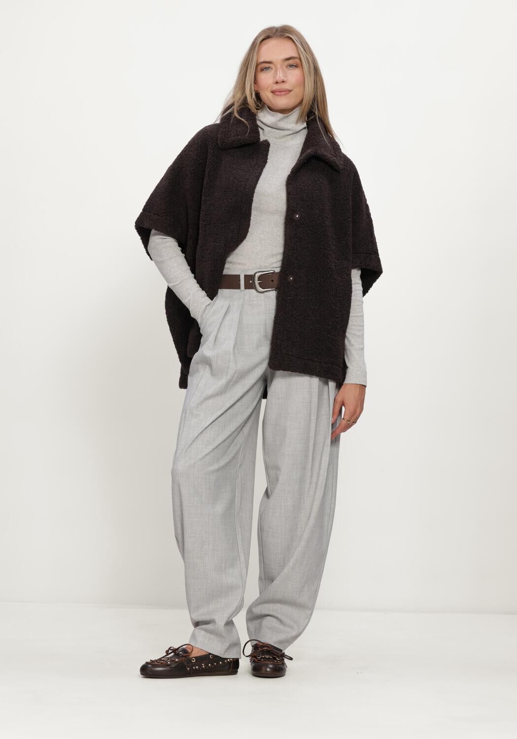 KNIT-TED Dames Jassen Tam Jacket Bruin