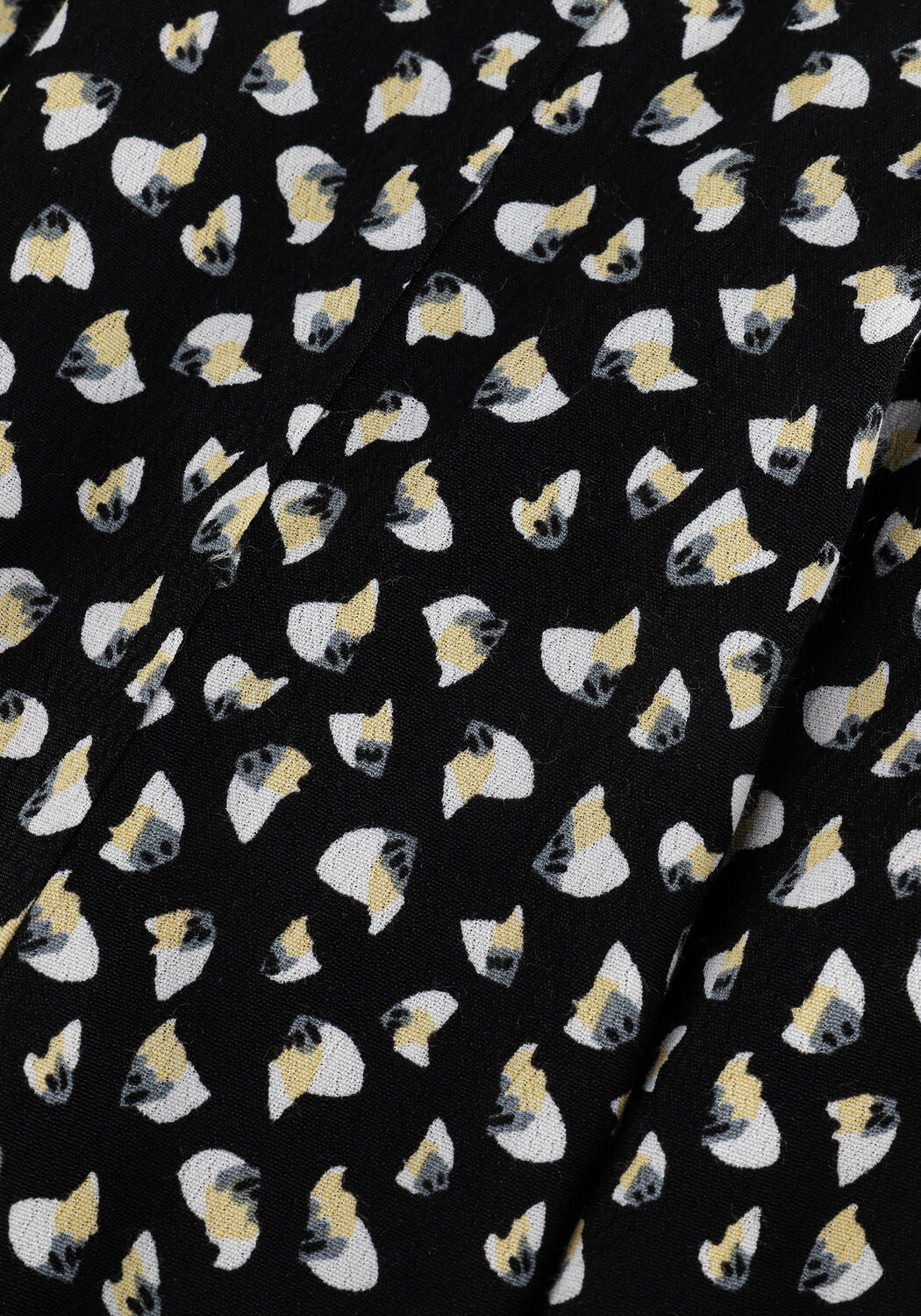 Zwarte COLOURFUL REBEL Broeken KENDALL GRAPHIC LEAF SHORT - large