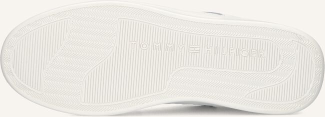Witte TOMMY HILFIGER Lage sneakers ESSENTIAL BASKET SNEAKER Witte TOMMY HILFIGER Lage sneakers ESSENTIAL BASKET SNEAKER - large