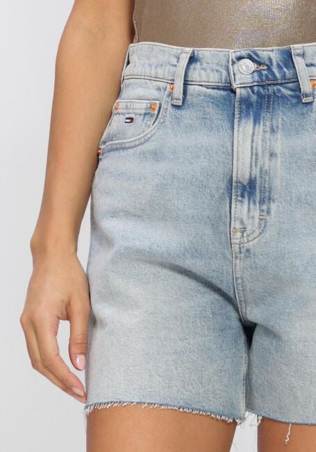 Lichtblauwe TOMMY JEANS Shorts MOM SHORT BJ8115 - large