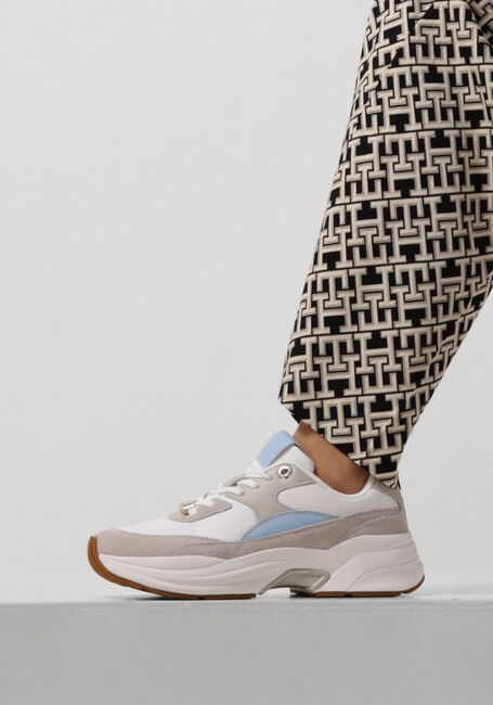 Witte TOMMY HILFIGER Lage sneakers CHUNKY FEMININE RUNNER HARDWARE - large
