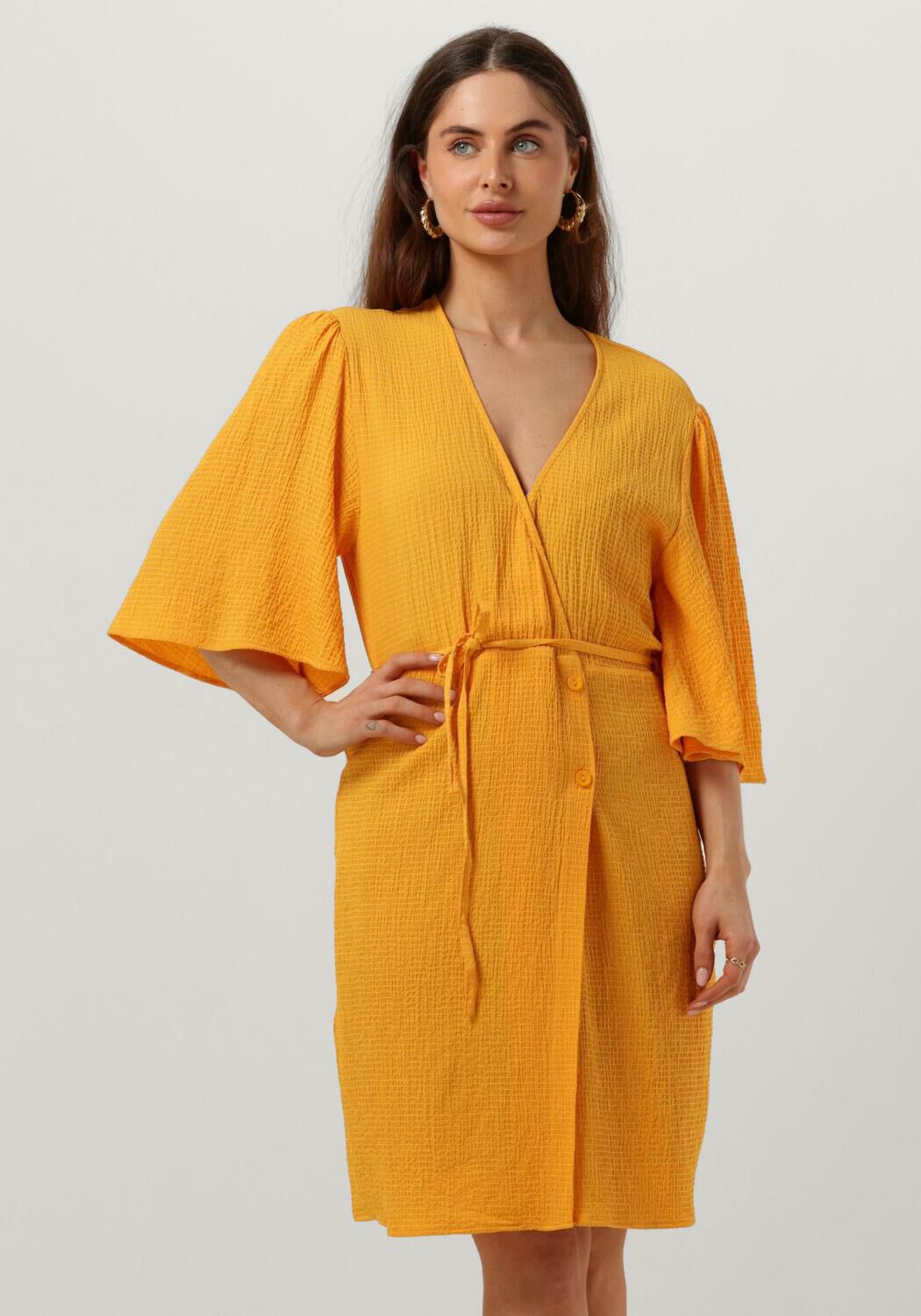 Gele on sale jurk mango