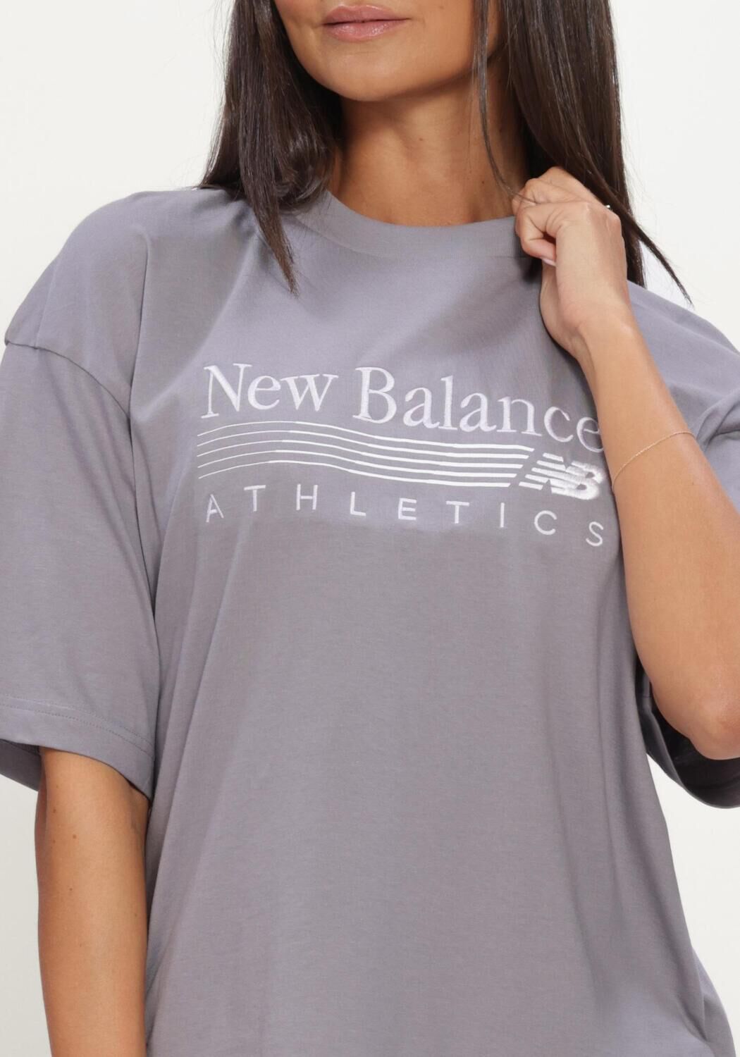Grijze NEW BALANCE T-shirt TRACKSIDE OVERSIZED T-SHIRT - large