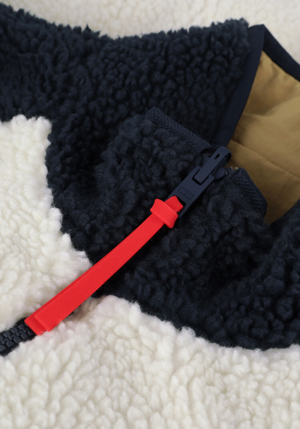 Gebroken wit TOMMY JEANS Jack TJM REVERSIBLE SHERPA JACKET - large