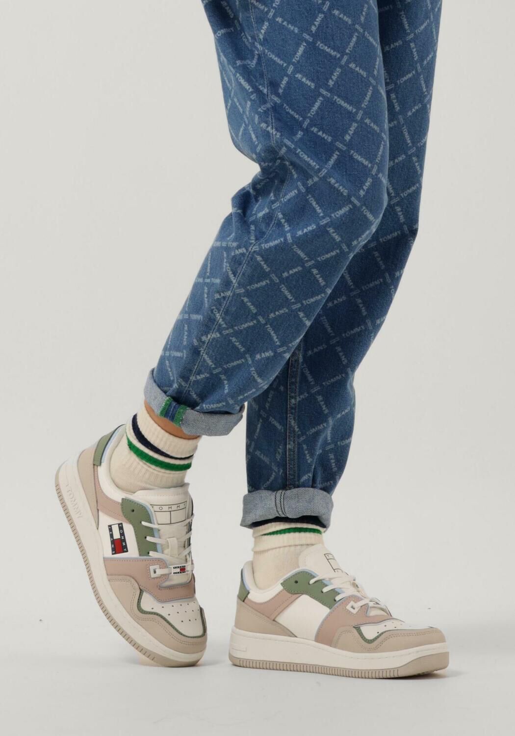 Beige TOMMY JEANS Lage sneakers TOMMY JEANS POP BASKET WOMEN - large