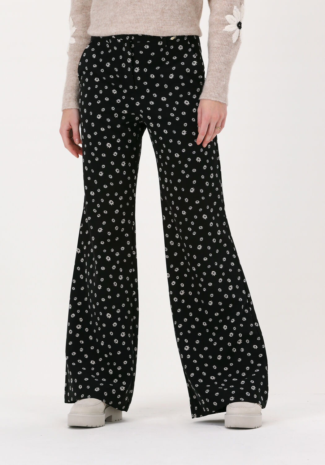 Zwarte FABIENNE CHAPOT Flared broek PUCK TROUSERS | Omoda