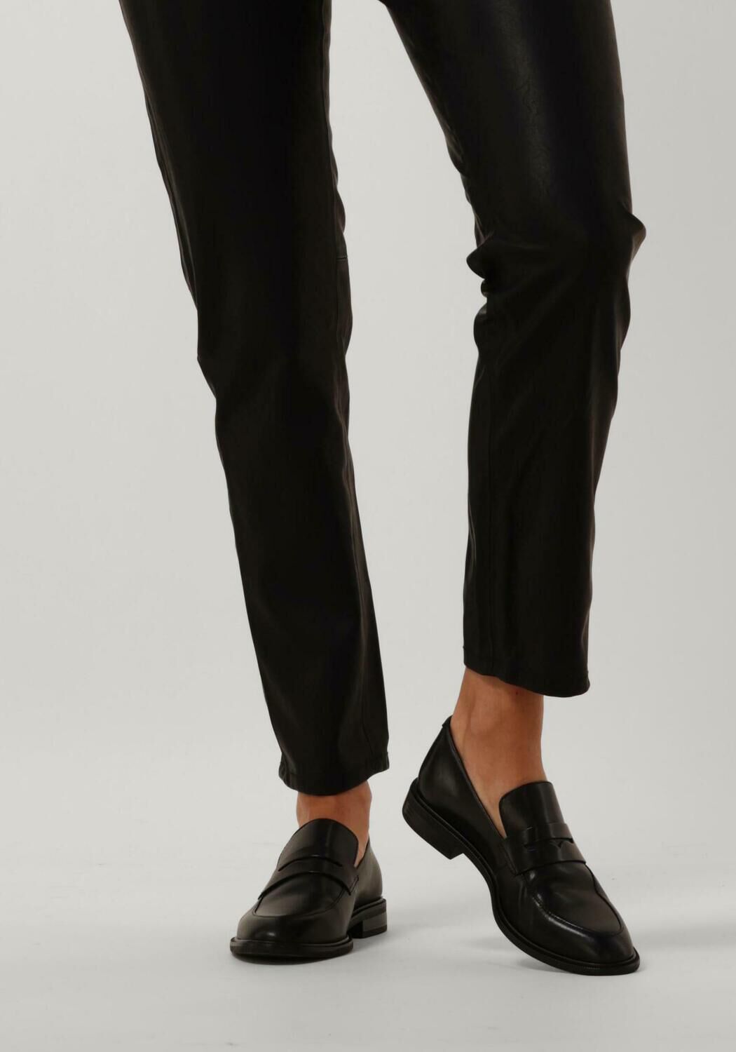 Vagabond loafer frances top
