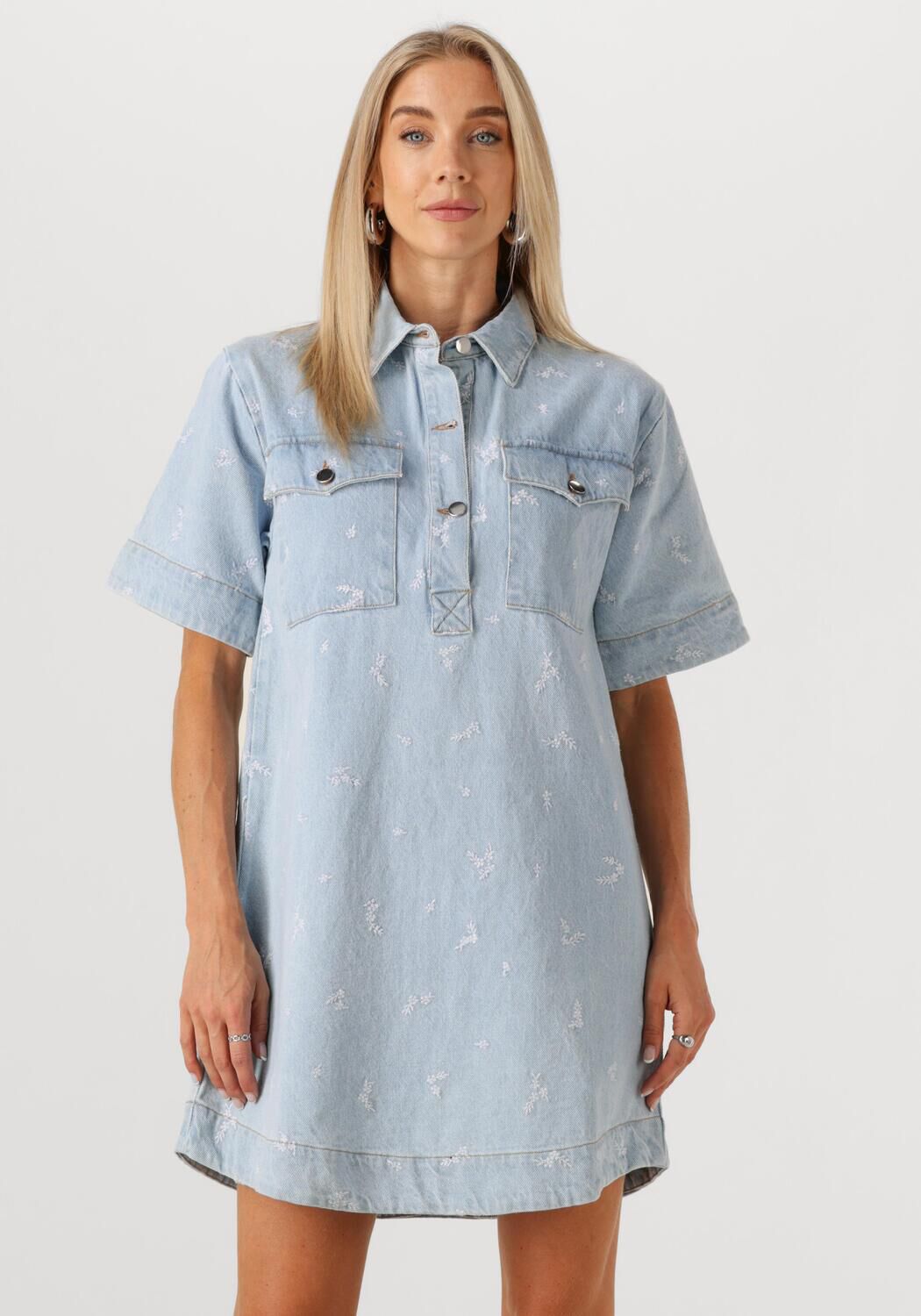 NEO NOIR Dames Jurken Saras Denim Emb Dress Lichtblauw