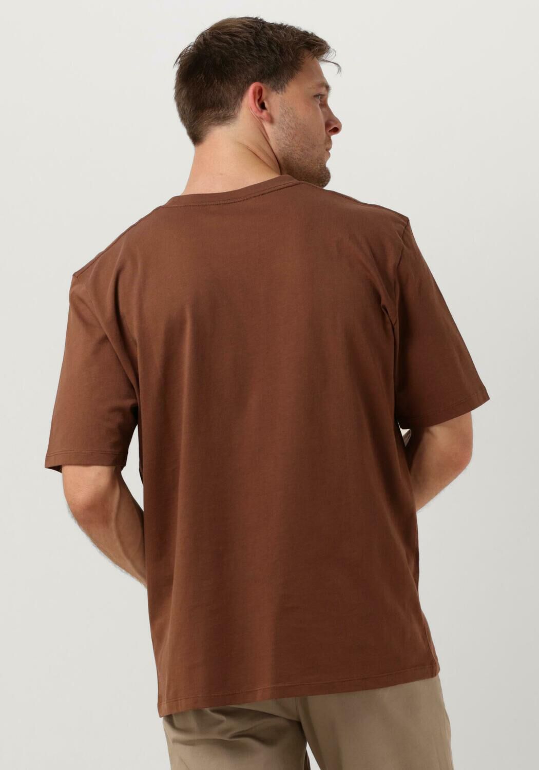 Bruine t shirts 2025