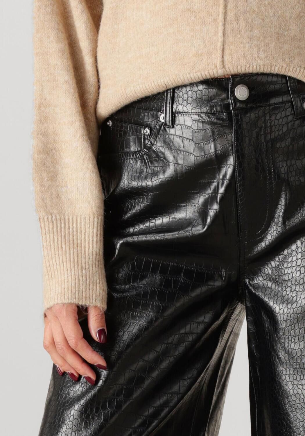 CATWALK JUNKIE Dames Broeken Loose Fit Textured Vegan Leather Trousers Zwart