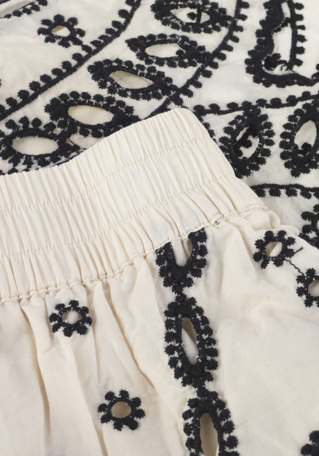 Witte ROUGE EDIT Broeken ROUBRODIE WF SHORTS - large