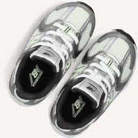 Grijze NEW BALANCE Lage sneakers IZ530 Grijze NEW BALANCE Lage sneakers IZ530 - medium