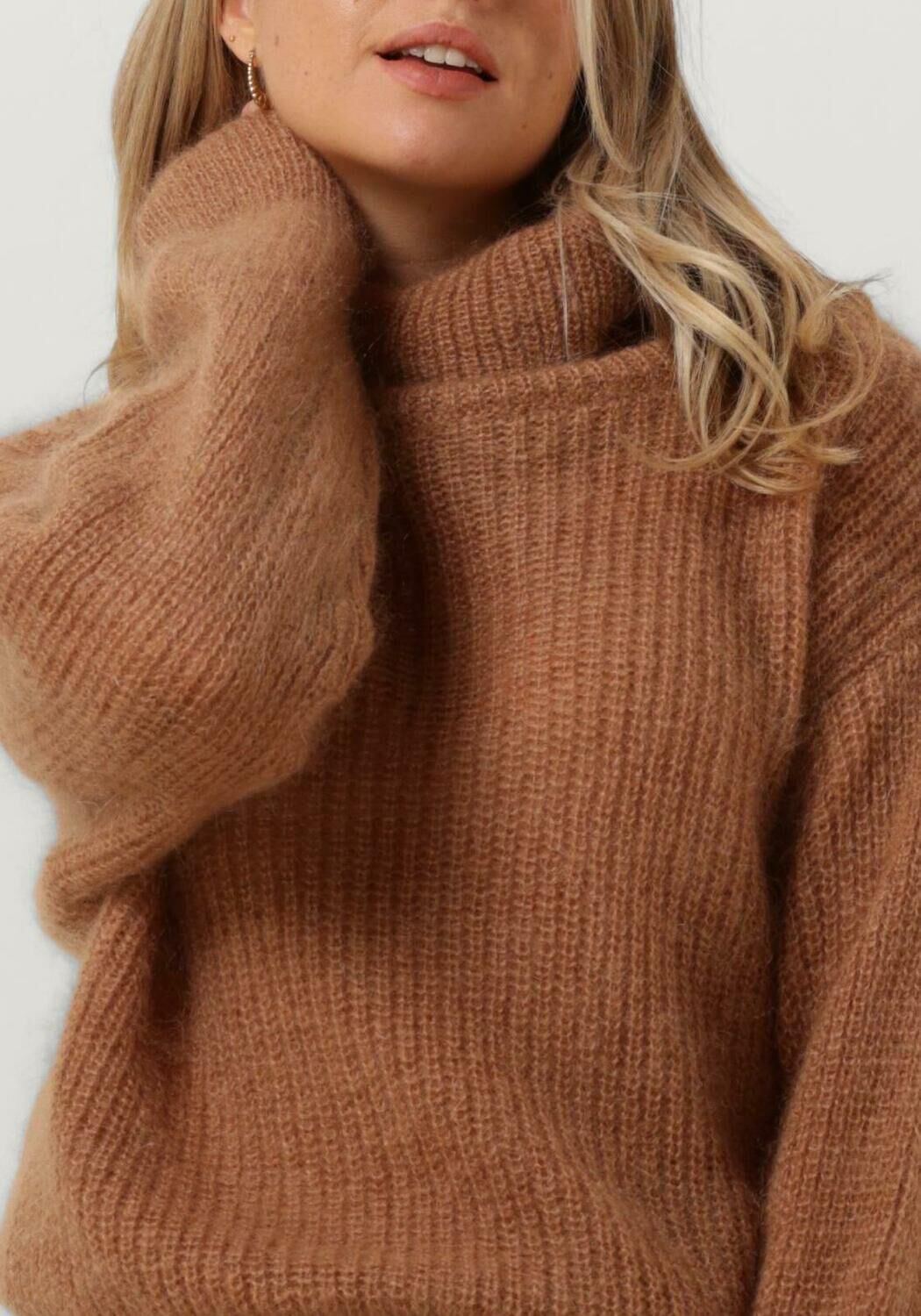 camel bellamy coltrui molly