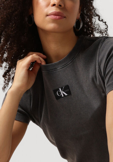 Zwarte CALVIN KLEIN T-shirt LABEL WASHED RIB SLIM TEE - large