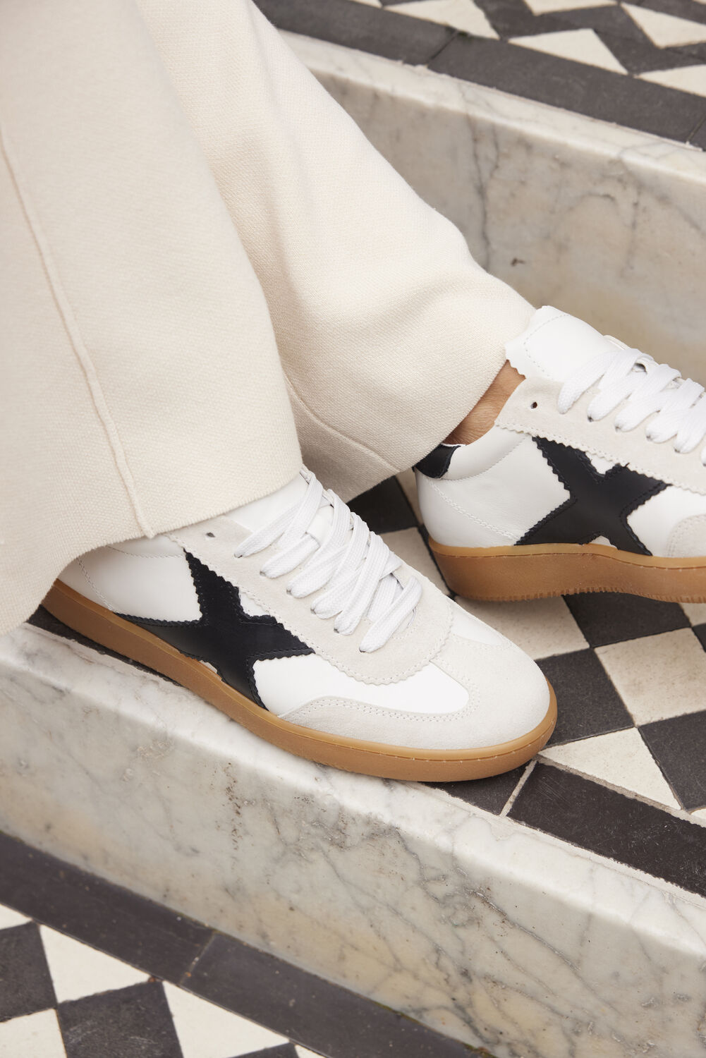 Beige OMODA ATELIER Lage sneakers X BO - MESIA - large