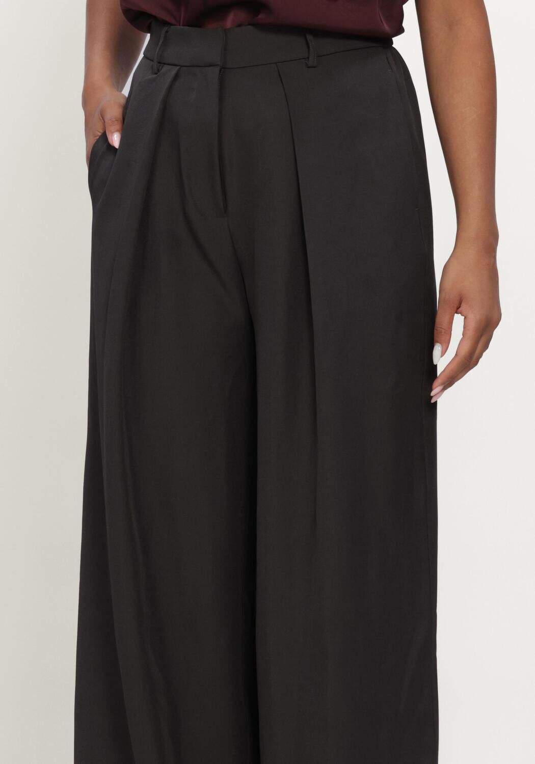 Zwarte OMODA ATELIER Wijde broek OM-ROBIN X QUINTY - large