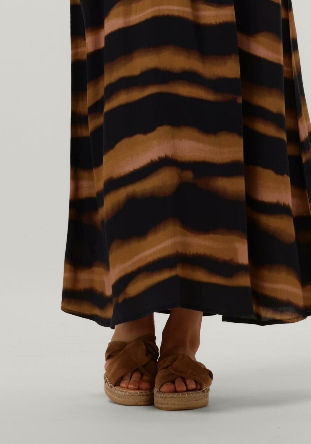 Cognac VIA VAI Slippers MONDI LUZ - large