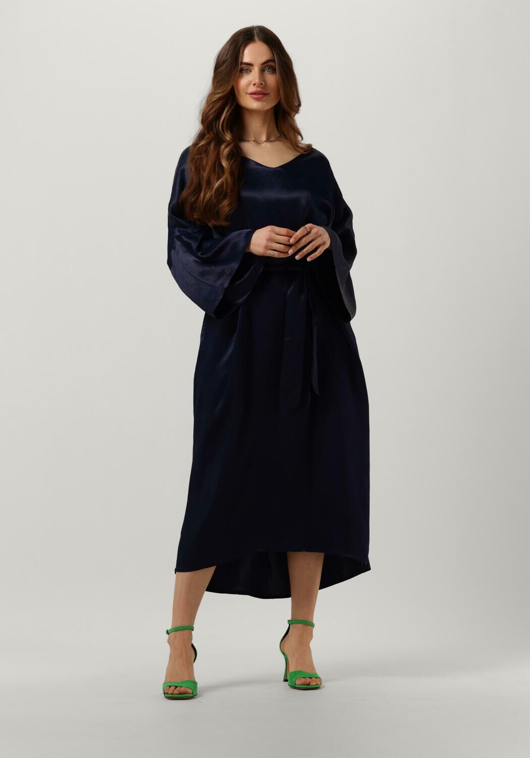 donkerblauwe notre v midi jurk nv belle midi dress