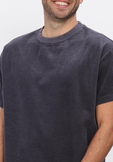 Grijze ANERKJENDT T-shirt AKVILLADS CORDUROY SS TEE - large