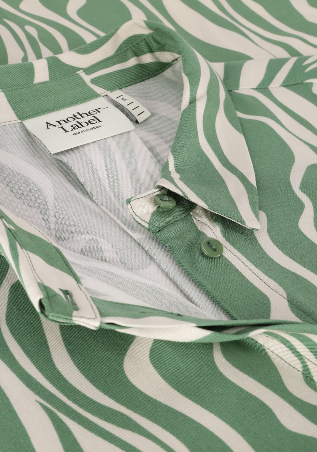 Groene ANOTHER LABEL Blouses DREISER SWIRL SHIRT - large