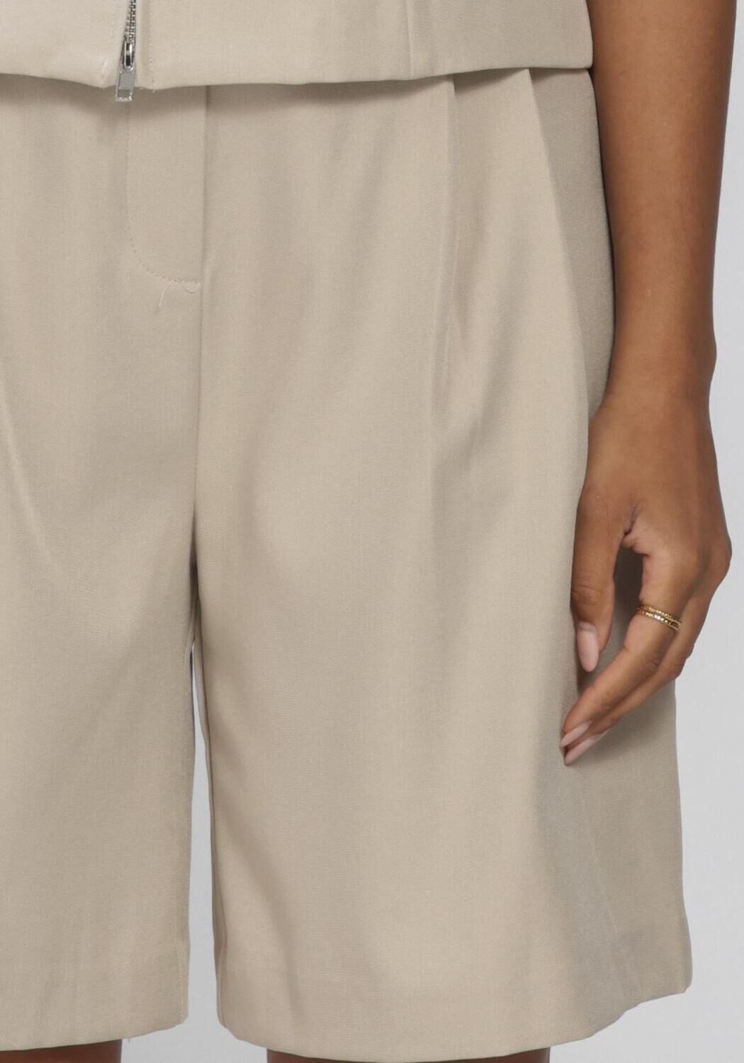 Beige NEO NOIR Korte broek NIKA STRUCTURE SHORTS - large
