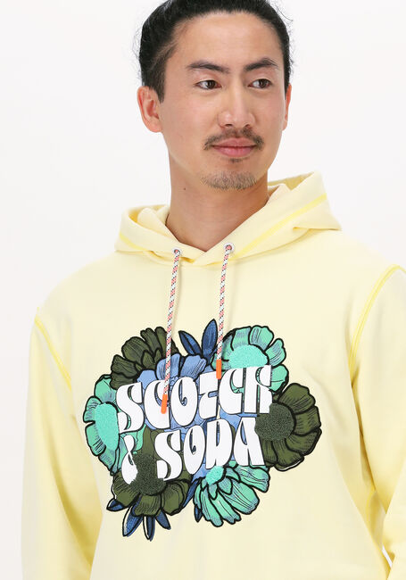 Gele SCOTCH & SODA Sweater SEASONAL LOGO-ARTWORK HOODIE - large