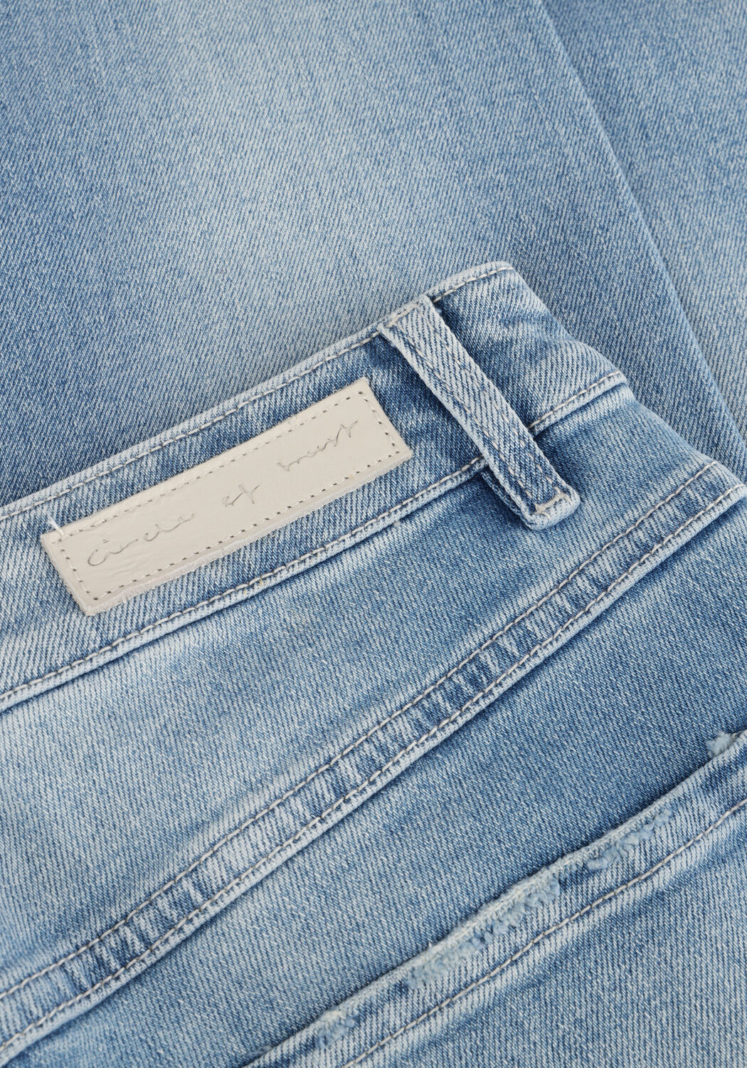 Lichtblauwe CIRCLE OF TRUST Mom jeans CHLOE DNM - large