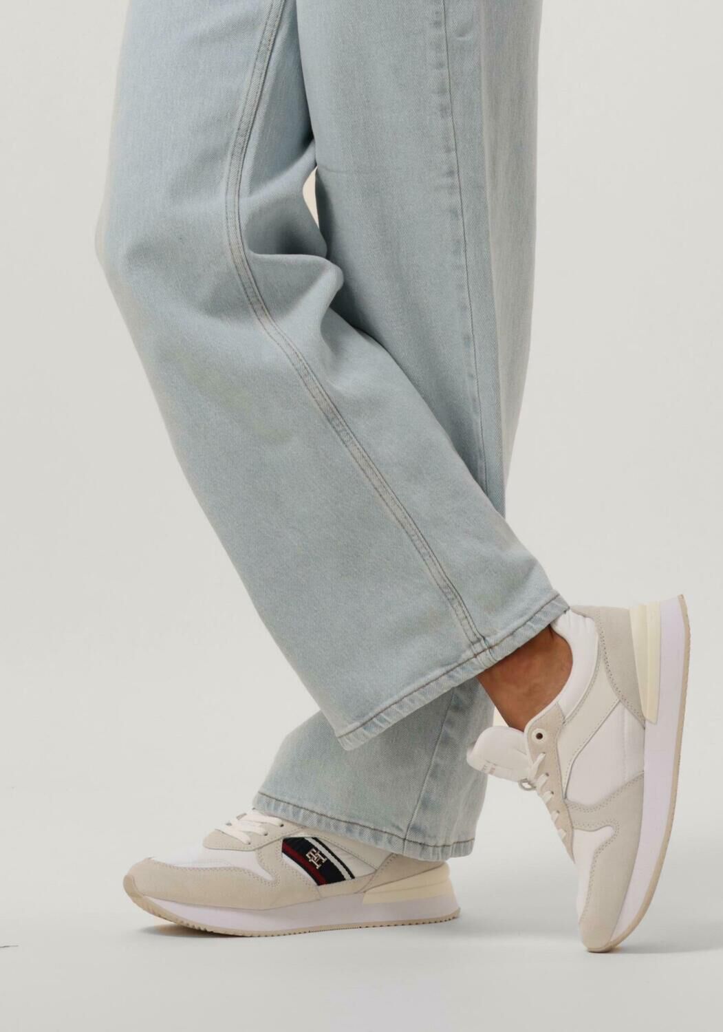 TOMMY HILFIGER CORP WEBBING RUNNER SNEAKER - large