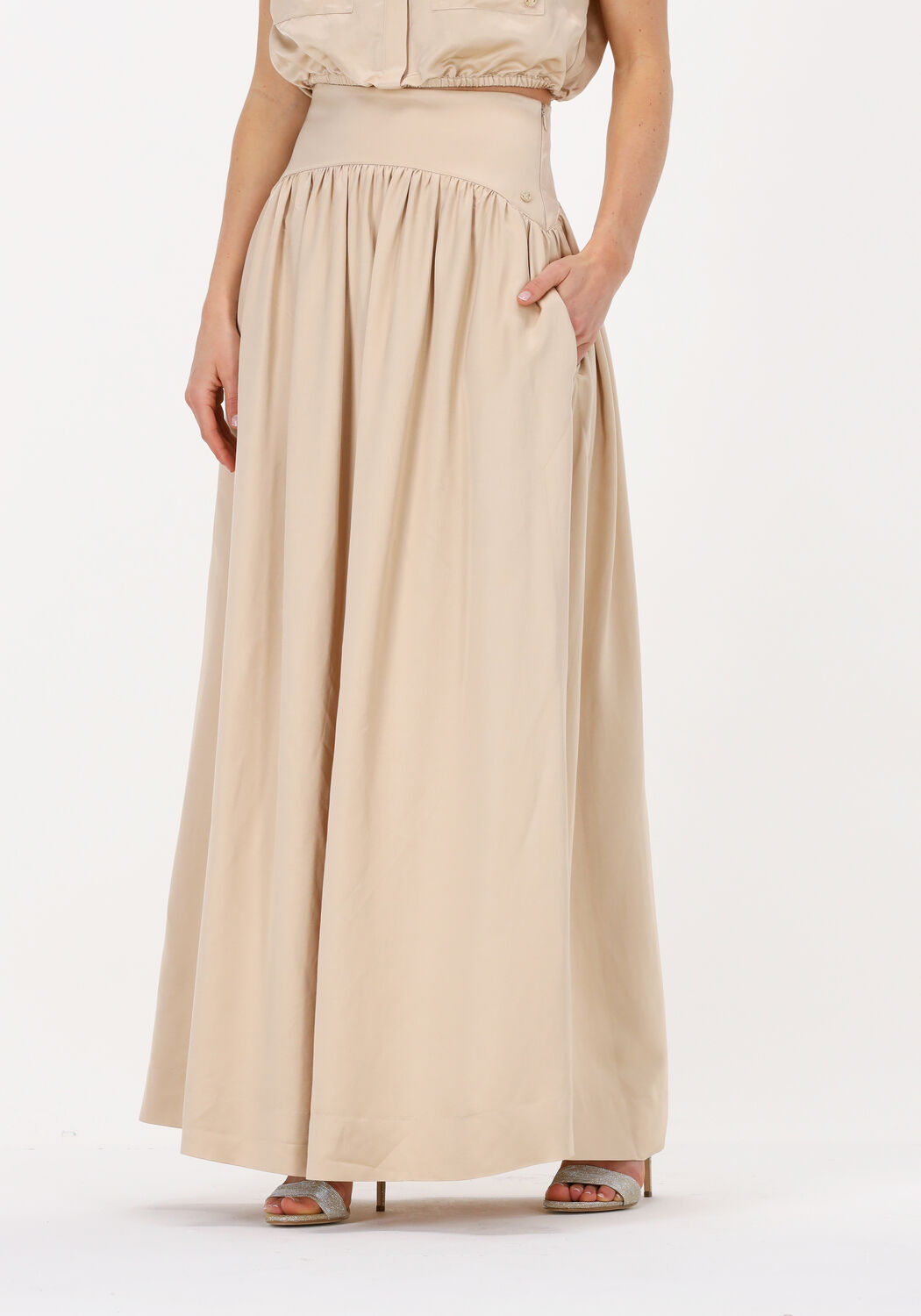 beige josh v maxirok eleia