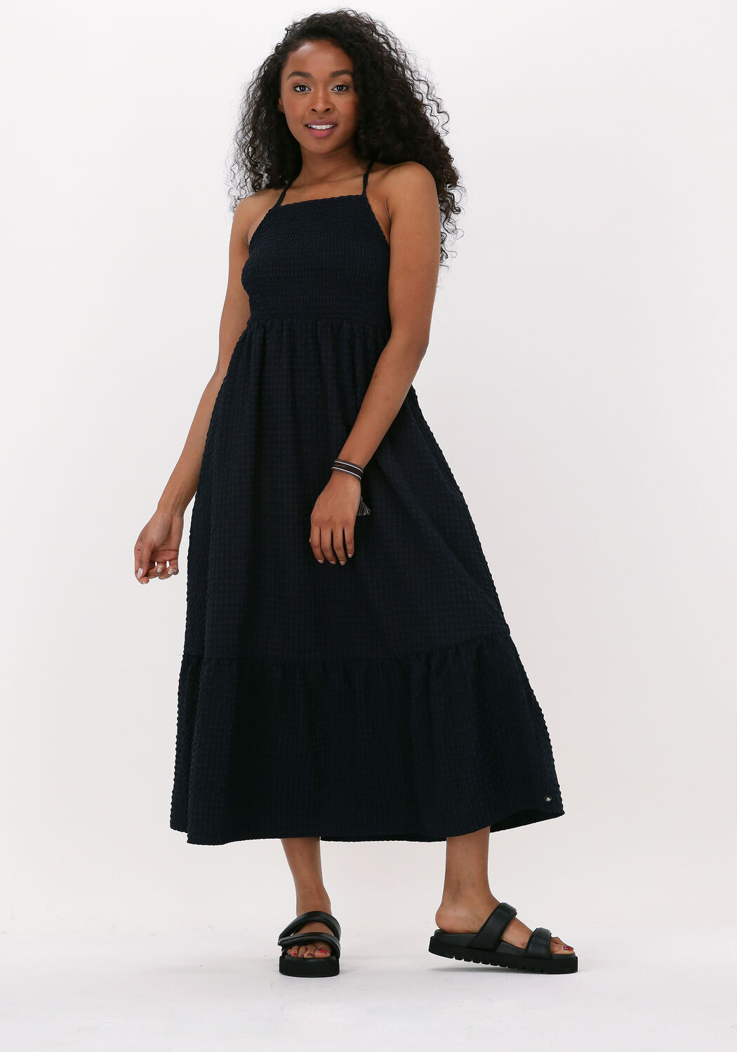 zwarte scotch soda midi jurk midi length halter dress with smocking details
