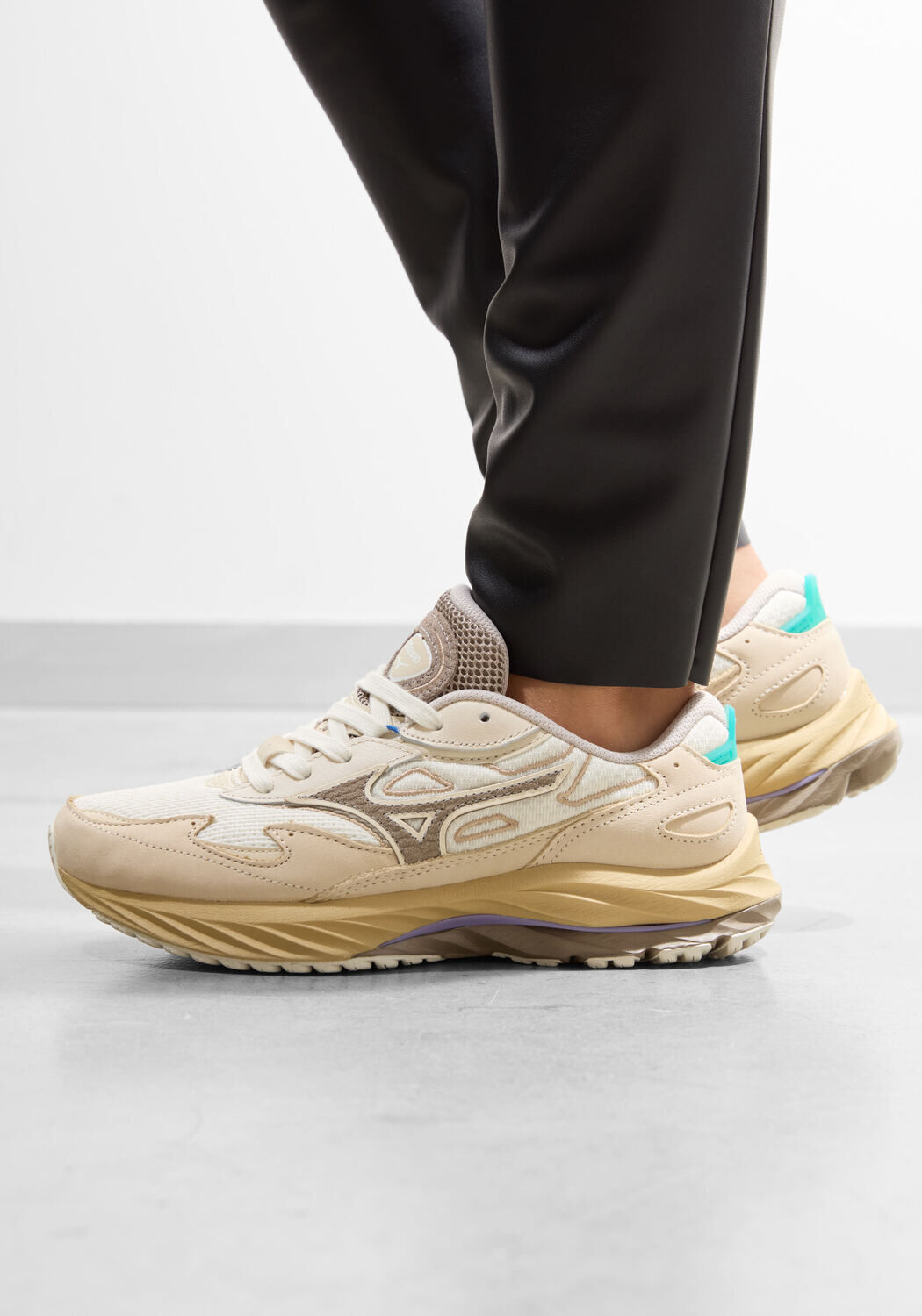 Creme MIZUNO Lage sneakers WAVE RIDER BETA - medium