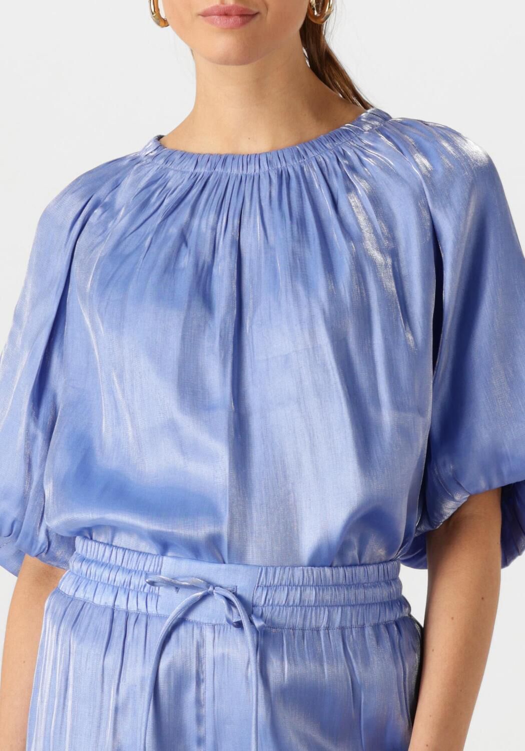 DANTE6 Dames Tops & T-shirts Simo Shimmer Back Detail Top Lichtblauw