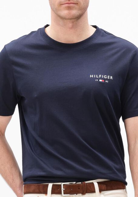 Donkerblauwe TOMMY HILFIGER T-shirt BRAND LOVE SMALL HILFIGER TEE - large