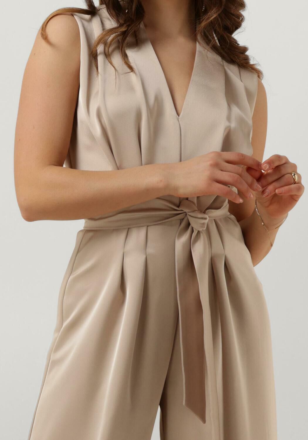 ACCESS Dames Jumpsuits Satin Jumpsuit With Pleats Goud