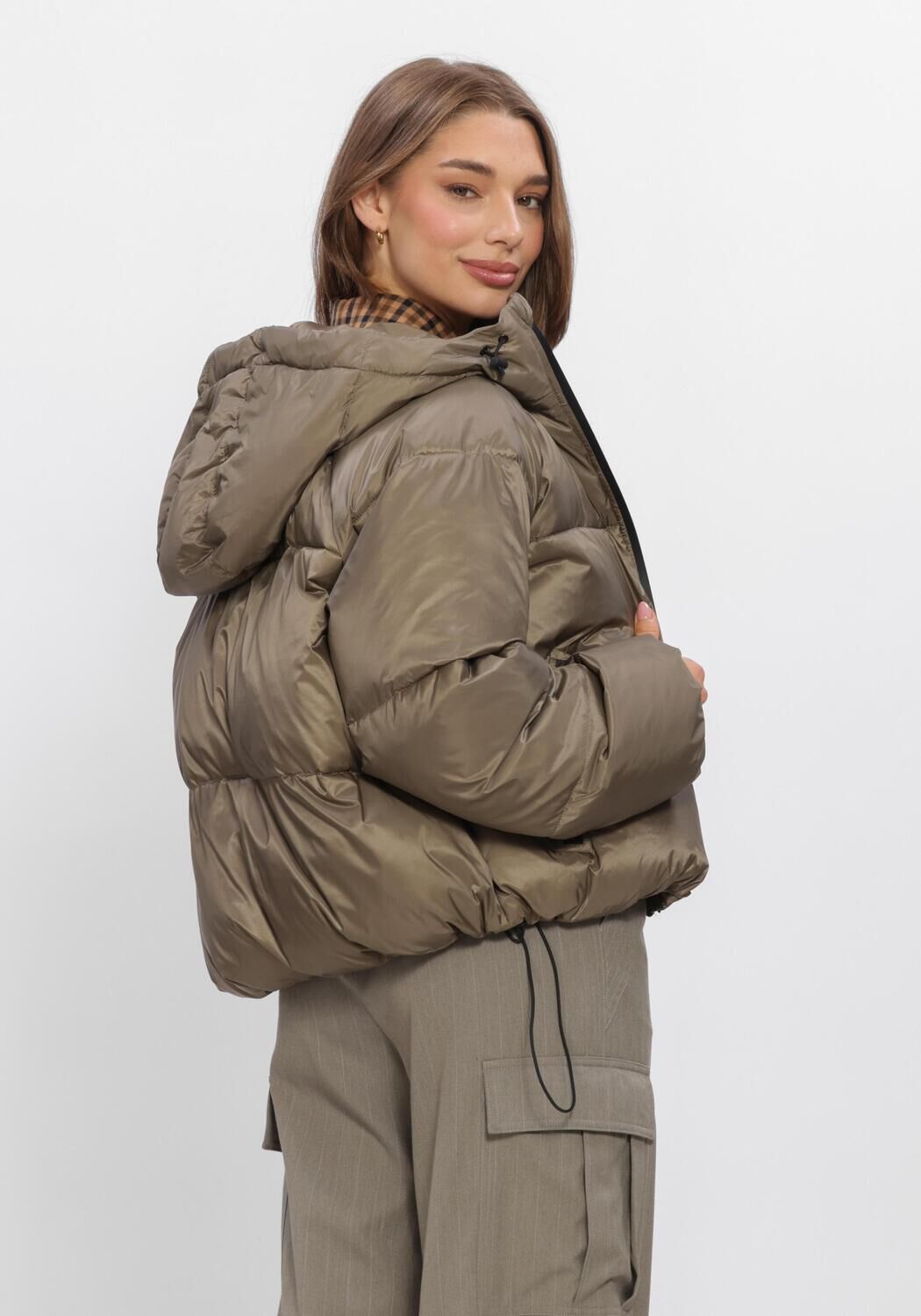 Khaki WITHBLACK Gewatteerde jas WBLEMMA SHORT DOWN PUFFER JKT - large