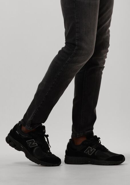 Zwarte NEW BALANCE Lage sneakers M2002 M - large