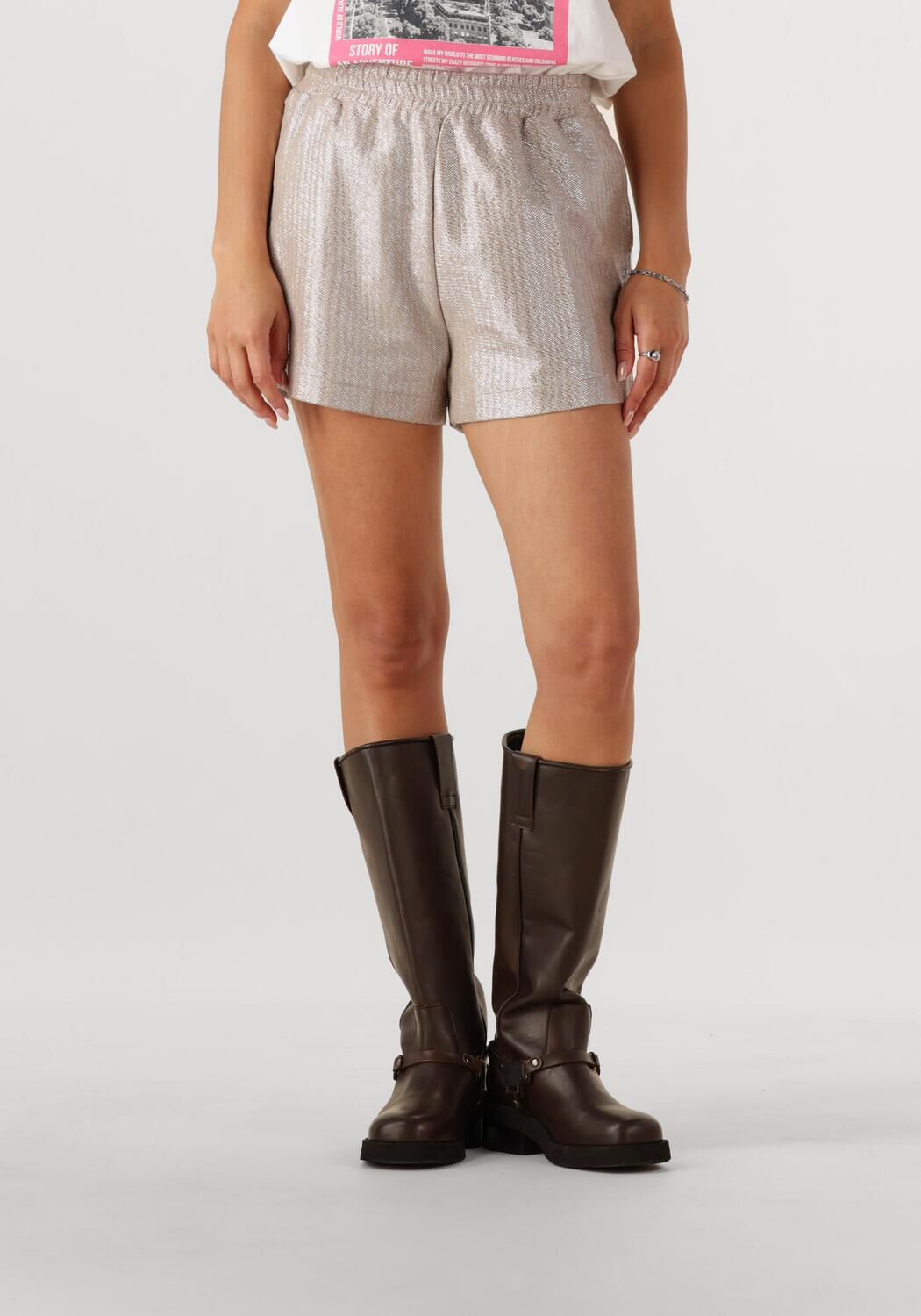 ALIX THE LABEL Dames Broeken Ladies Woven Foil Shorts Zilver