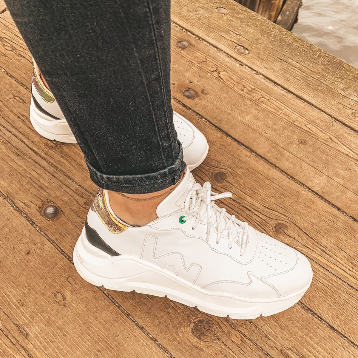 Witte WOMSH Lage sneakers WAVE WHITE SHINY | Omoda