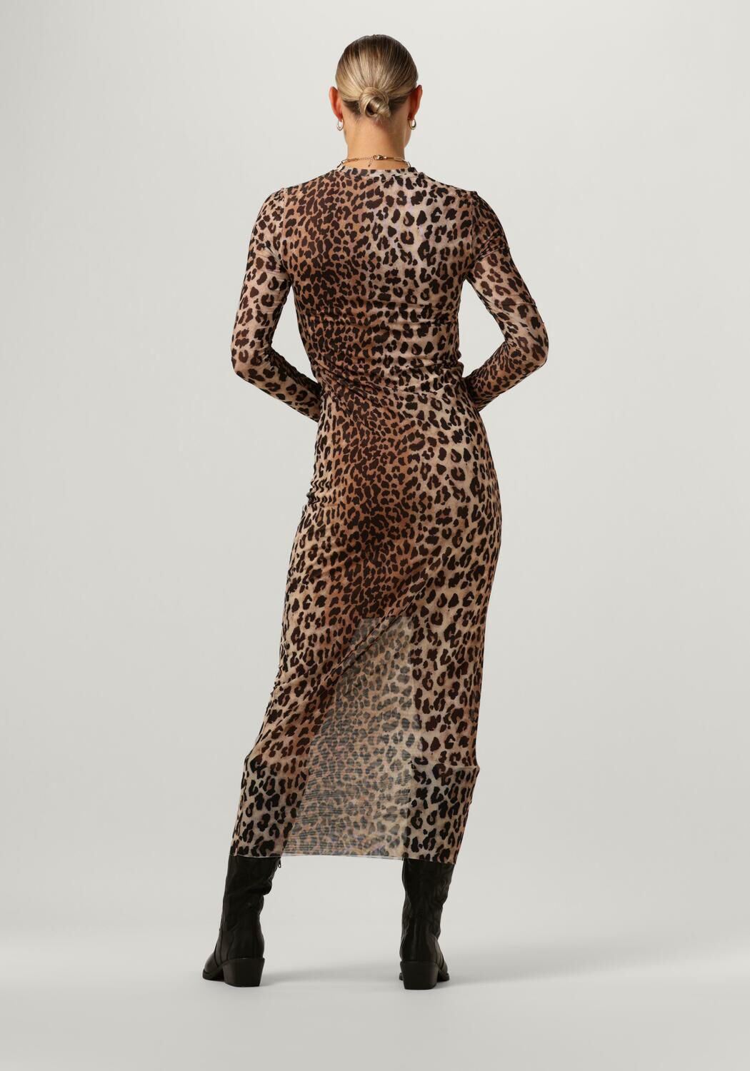 Maxi jurk shop met trui erover