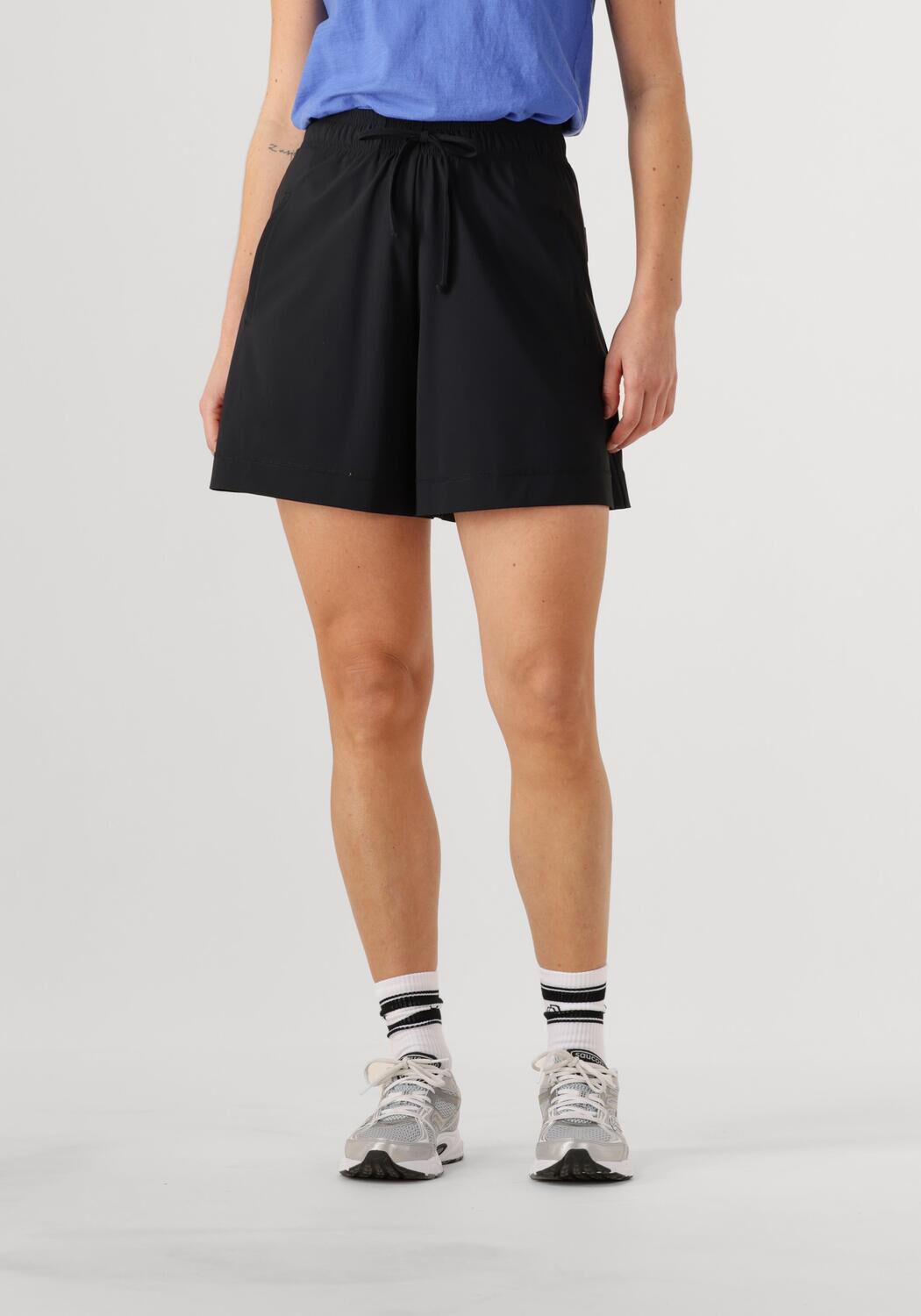 PENN & INK Dames Broeken Shorts Zwart